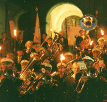 Zapfenstreich der Bundeswehr anh�ren  (Beispiel mit Winamp abspielbar) -  hier auf das Bild klicken ......Gr��e = 3 MB